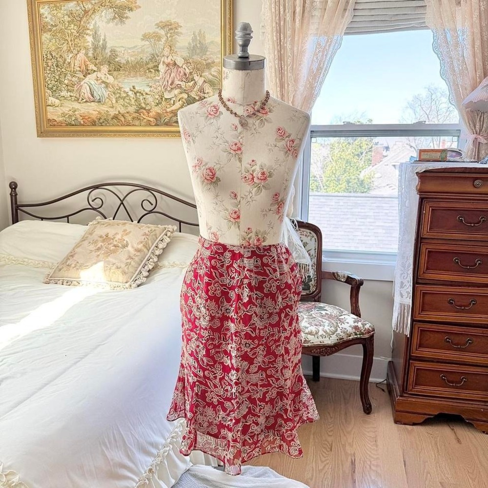 red floral midi skirt ‎ 90s Kathie Lee red floral flowy midi skirt size 10